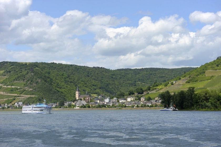 Blick vom Rhein auf Lorch