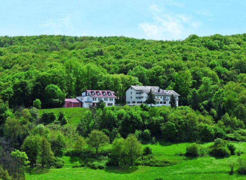 Burg-Hotel • Das Bikerhotel in der Nordpfalz