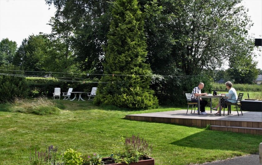 Viele Sitzecken im Garten