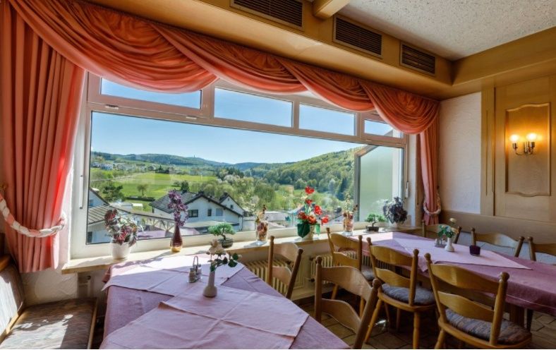 Restaurant-Cafe-Pension Zum Feldbergblick