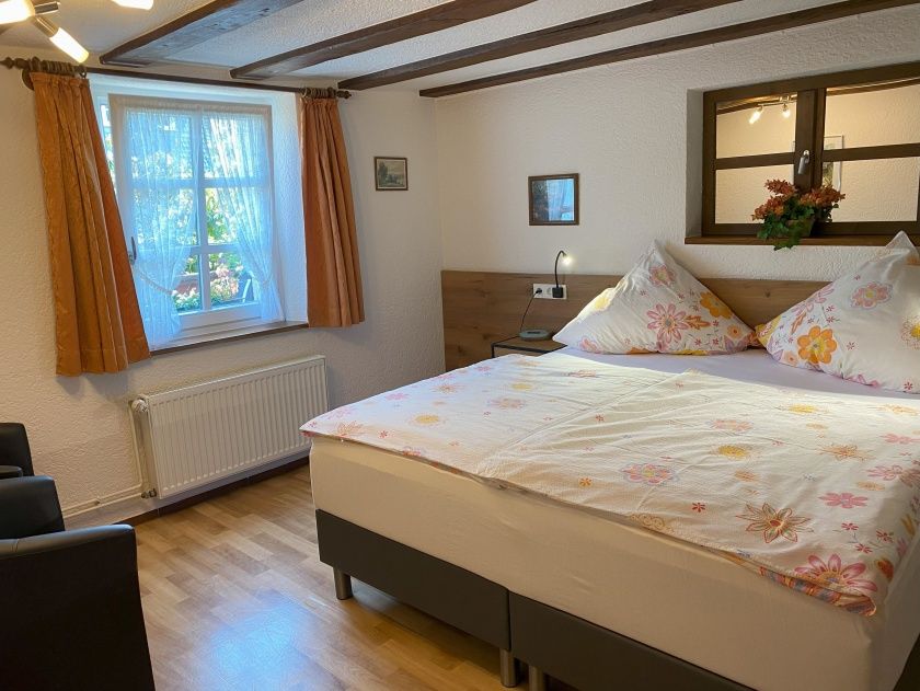 Schlafzimmer 1